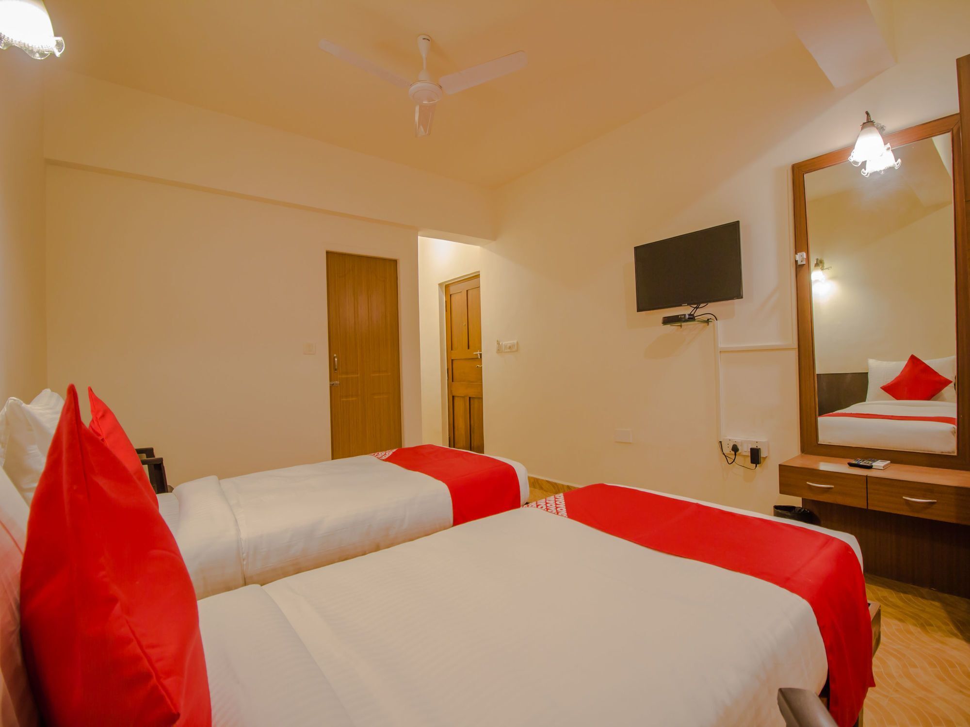 Oyo Flagship 13853 Shruti Resort 칼랑굿 외부 사진